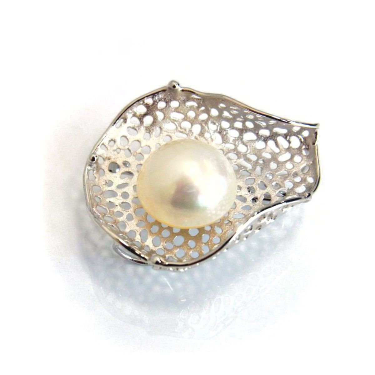 SILVER製 マベパール 半円真珠 ブローチ 珠 約15.2mmきーアクセサリー